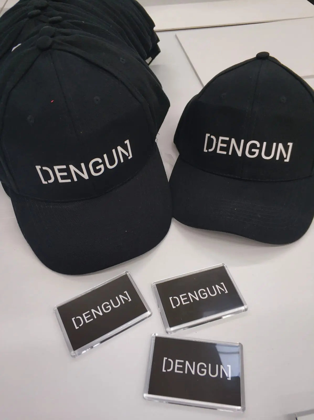 Merchandising Dengun, fotografia 1